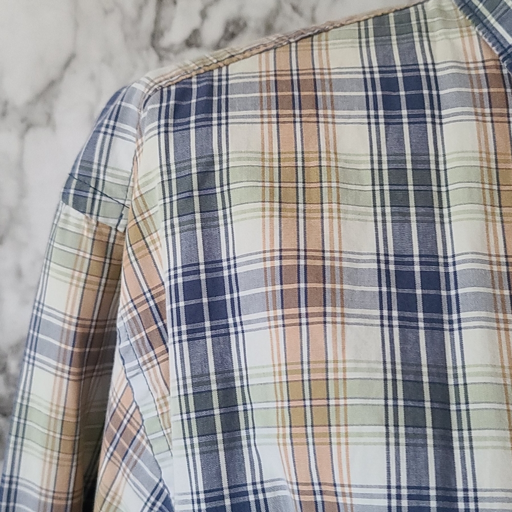 Gap Plaid Button Down Size Large - image 2